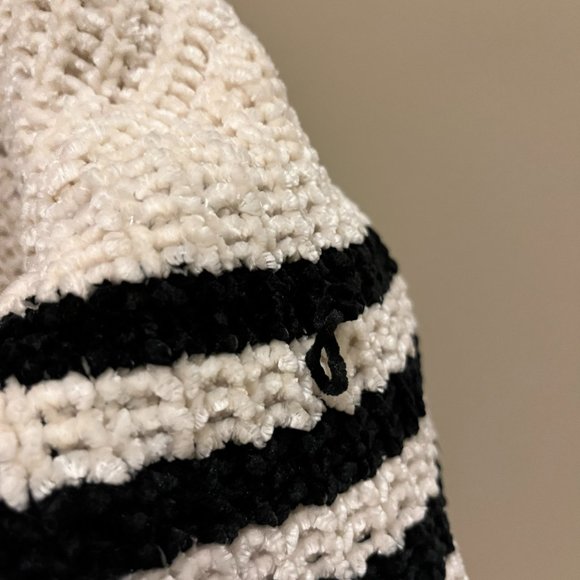 Poof Women's medium sweater - Picture 4 of 4